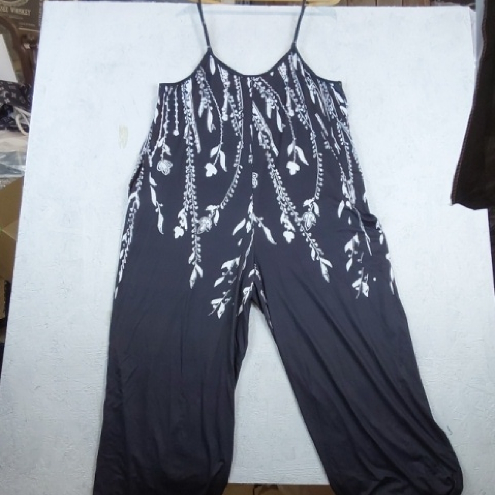 Black and White Floral Jumpsuit Wide Leg Stretchy Flowy Pockets Elegant Sz.3X